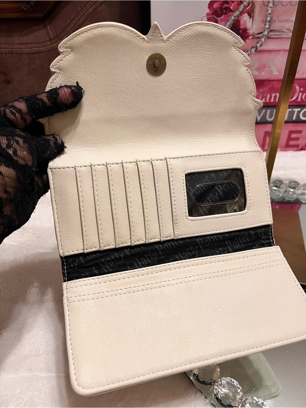 Wizarding World Of Harry Potter Owl Cream with Yellow Eye Accents clutch wallet - Picture 6 of 12